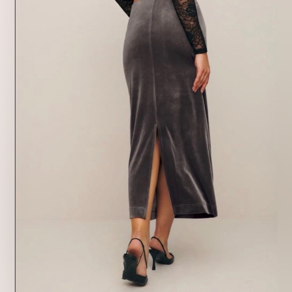 Reformation Women’s Maria Knit Skirt Velvet Stone Size XS $128 - Picture 2 of 10